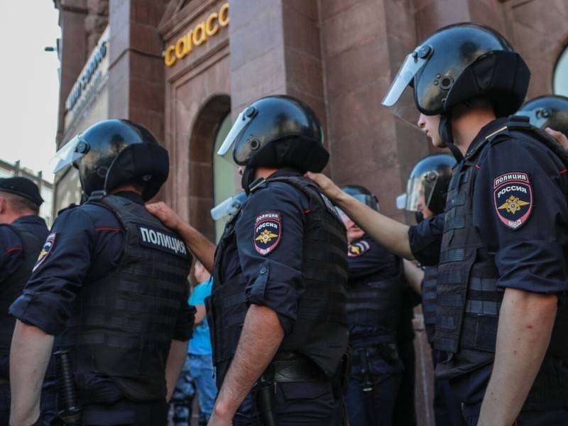Возбуждены новые дела по нападениям на силовиков в Москве 27 июля
