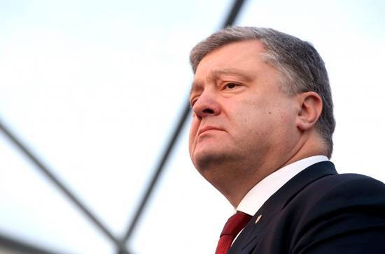 Политолог объяснил, почему Порошенко покинул Украину