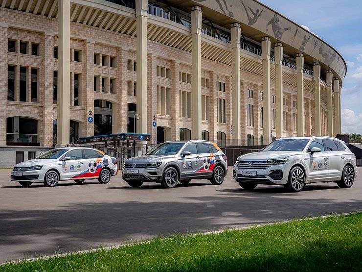 На каких автомобилях ездят игроки сборной России по футболу