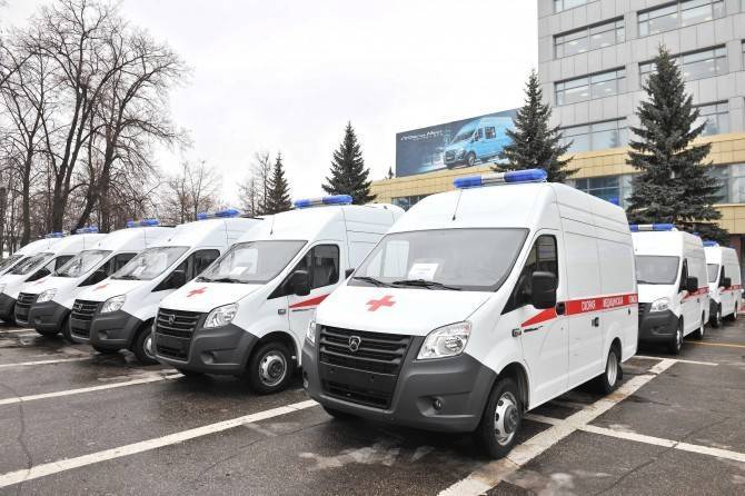 Правительство выделит 10 млрд рублей на школьные автобусы и машины скорой помощи