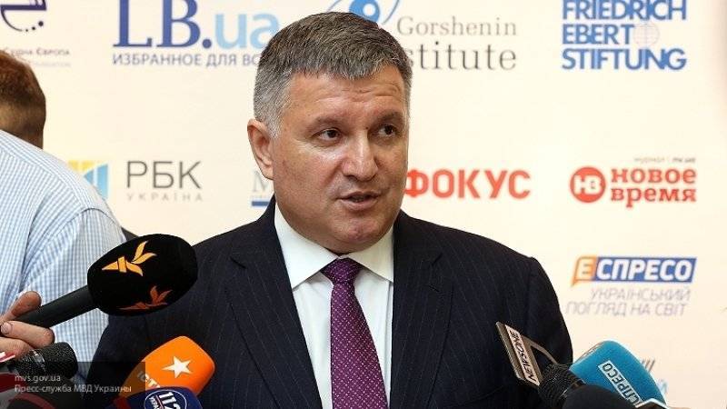 Аваков заявил, что Порошенко бессовестно лжет