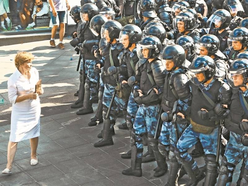 СК возбудил уголовное дело о массовых беспорядках в связи с акцией 27 июля