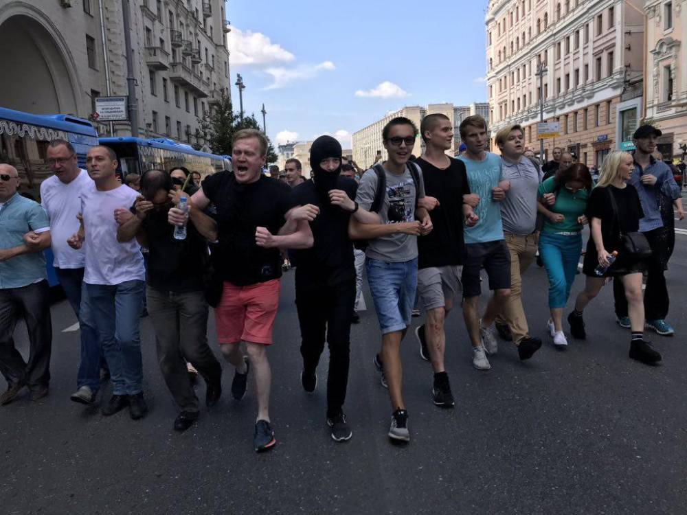 В Москве полиция массово упаковала оравших украинские кричалки