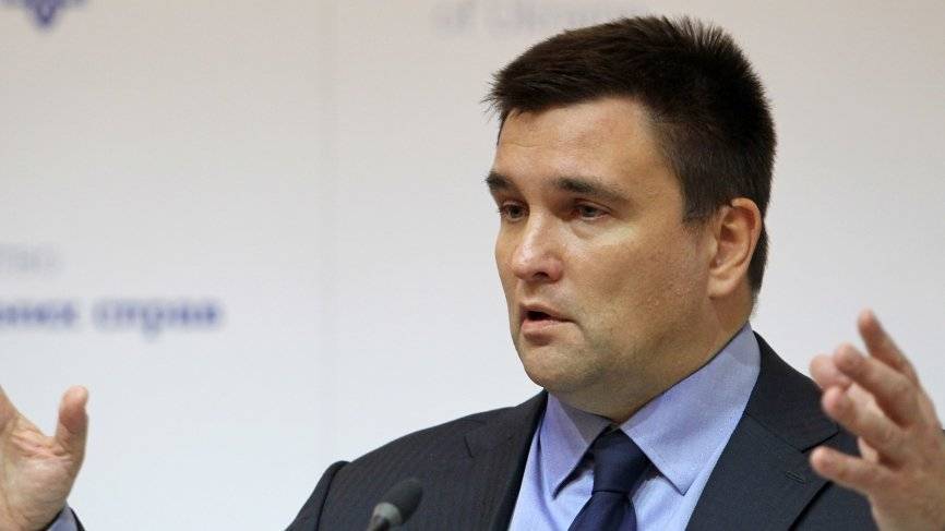 Глава МИД Украины признался, почему швырнул бумаги на переговорах с Лавровым