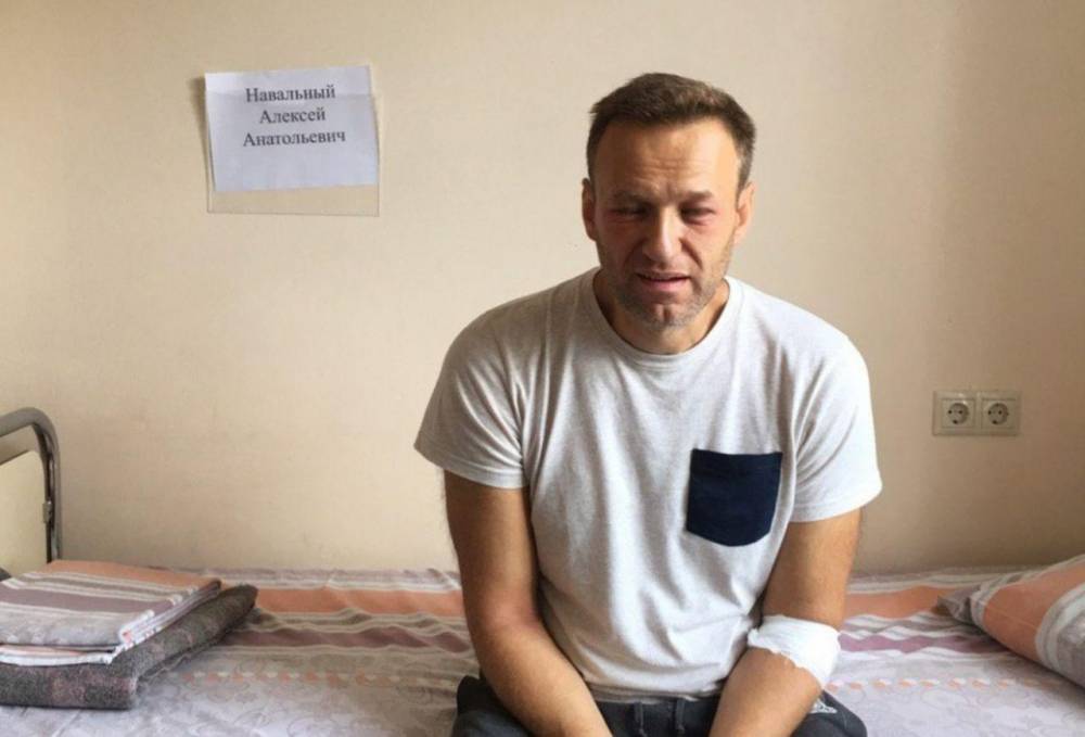 Навальный рассказал о симптомах «аллергии» и выдвинул версию отравления