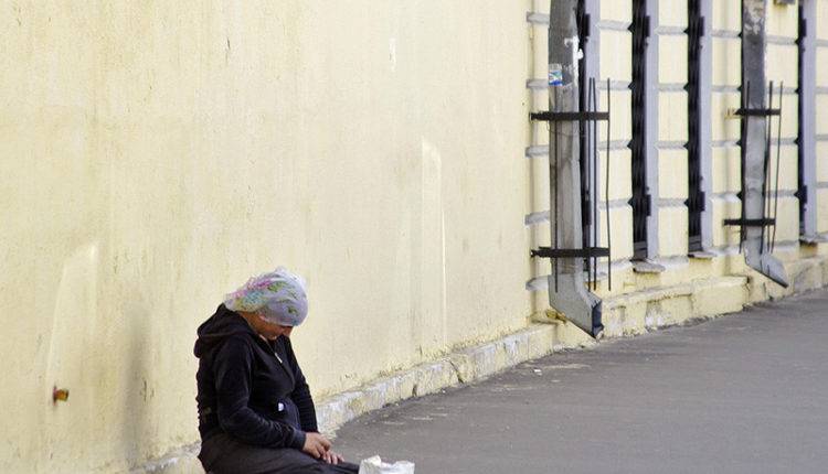 В России в «абсолютной бедности» живет более 14% населения — 20,9 млн граждан. И уменьшения числа бедных ждать не стоит