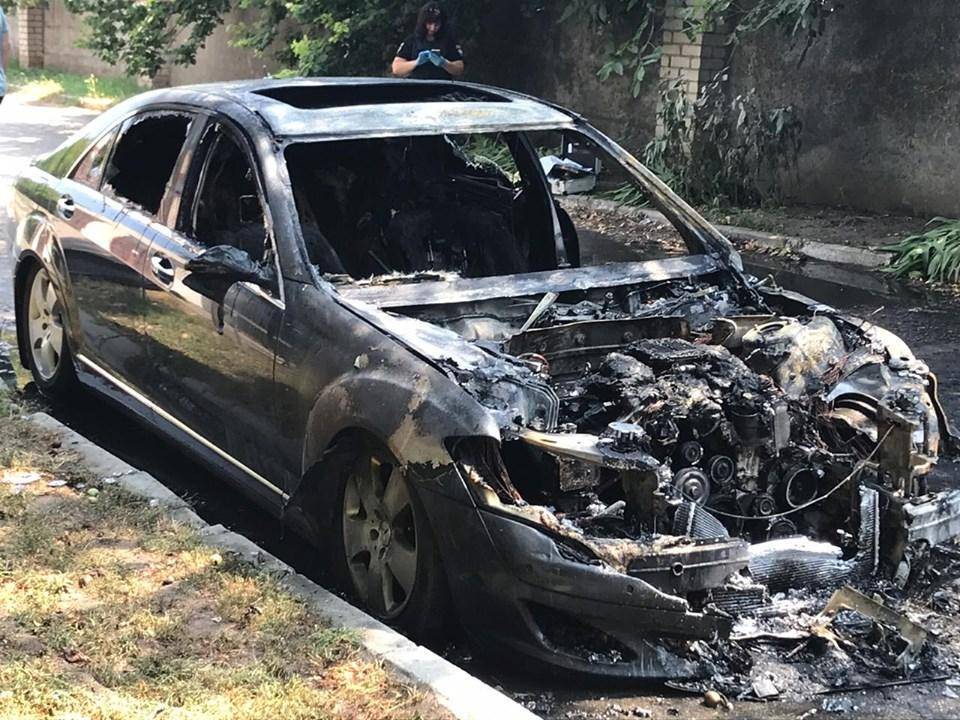 На Украине сожгли авто очередного чиновника