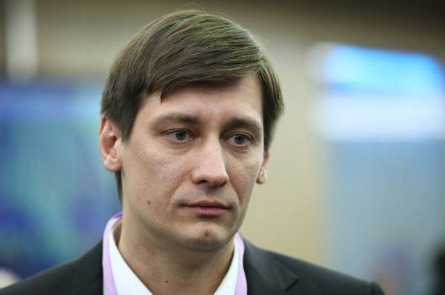 Суд арестовал Гудкова на 30 суток за незаконную агитацию у Мосгоризбиркома