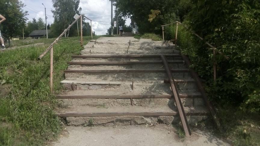 В Нововятске отремонтируют три лестницы на одной улице