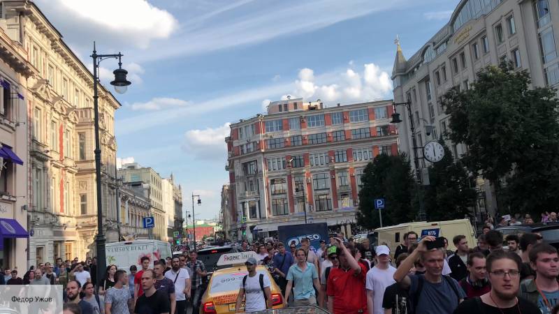 Полиция предостерегла москвичей от участия в массовых беспорядках 3 августа