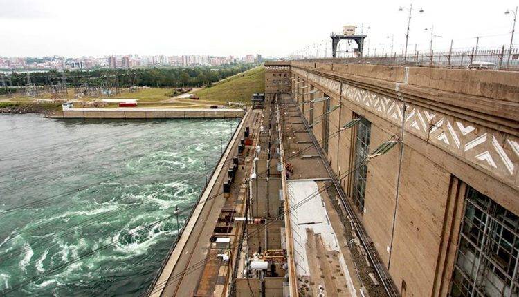 Иркутская ГЭС снизила пропускную способность из-за повышения уровня воды