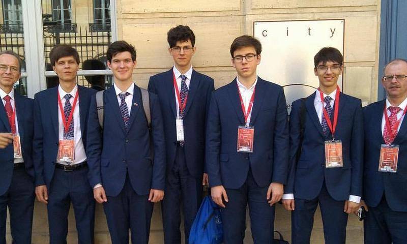 Российские школьники завоевали «золото» на химической олимпиаде во Франции
