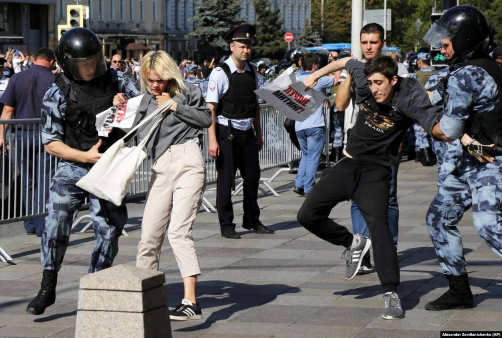 После субботней акции в Москве суды арестовали 40 человек