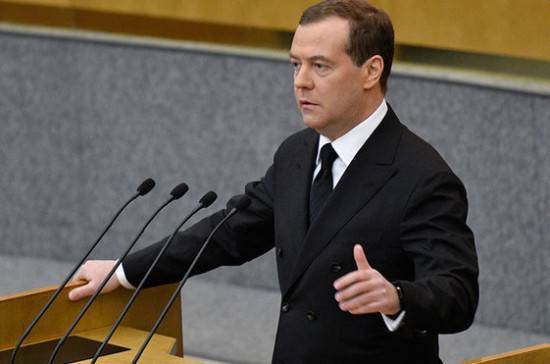 Медведев призвал губернаторов лично контролировать ситуацию с пожарами
