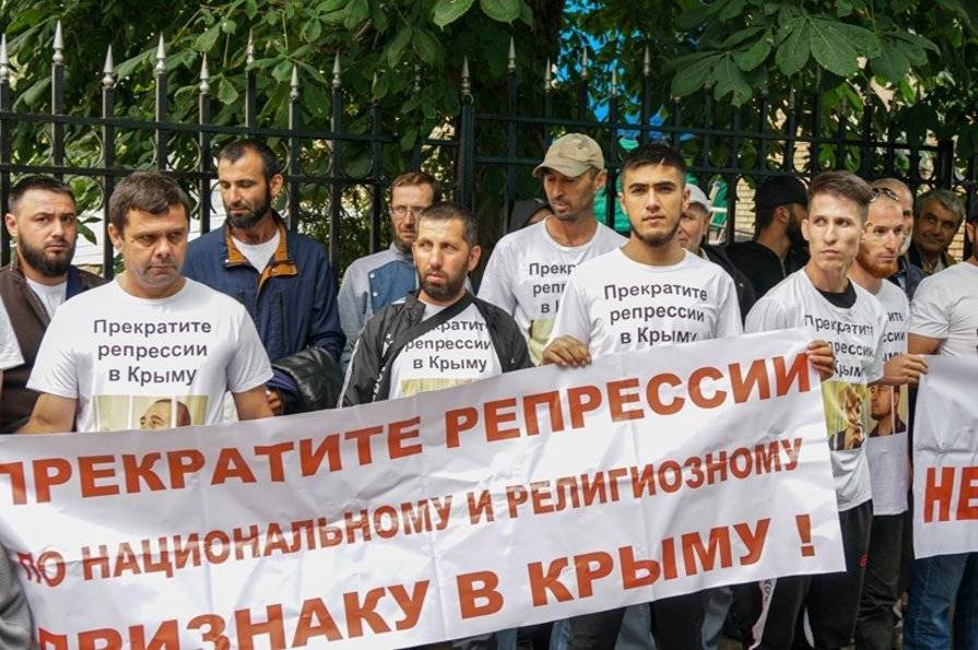 В оккупированном Крыму собирают деньги протестующим в Москве