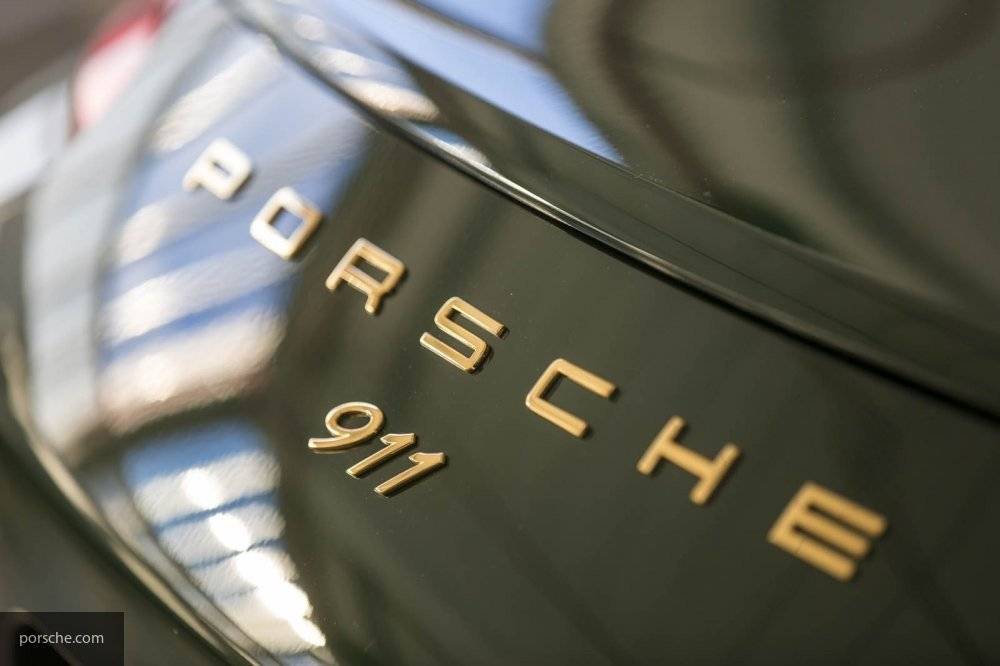 Porsche представила базовую версию купе и кабриолета 911 Carrera