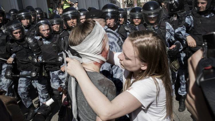 В российской столице арестовали десятки людей, задержанных на митингах
