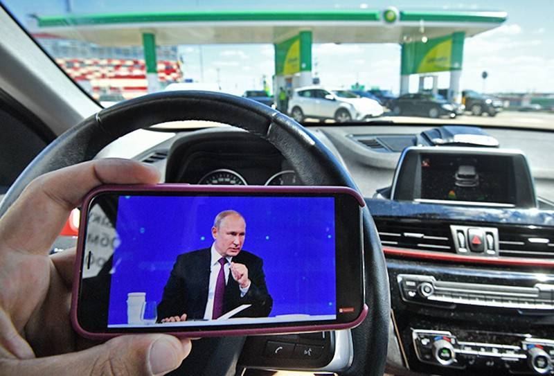 Путин подписал закон о стабилизации цен на бензин