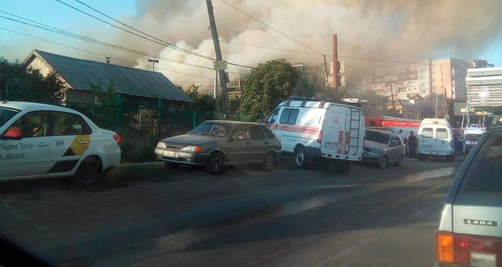 Несколько частных жилых домов загорелись в Самаре