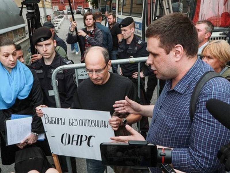 Оппозиция намерена провести акцию в Москве 10 августа