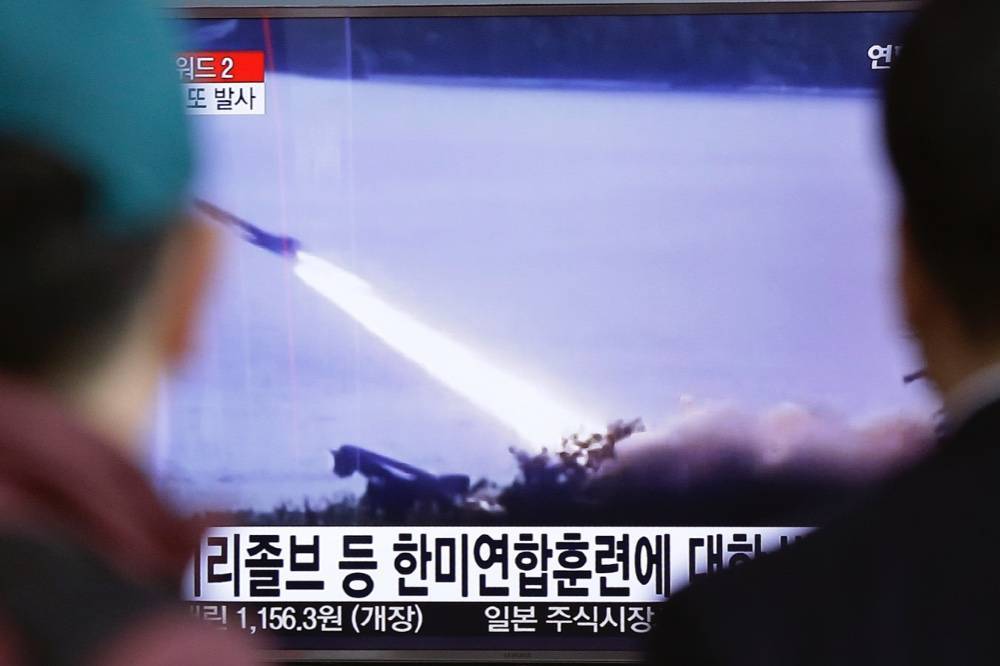 Военные Южной Кореи сообщили, что КНДР запустила нескольких неопознанных снарядов