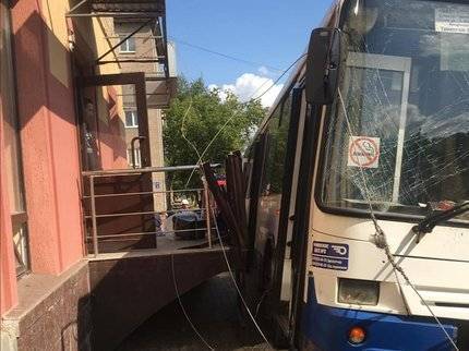 В ДТП на улице Кольцевой в Уфе, где автобус снес электроопору, был еще один участник