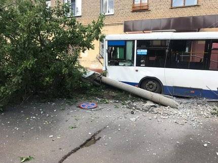 Динар Гильмутдинов не поверил в версию водителя автобуса, который вчера врезался в электроопору в Уфе