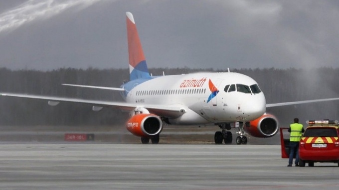 В Самаре экстренно приземлился из-за неисправности двигателя Sukhoi Superjet 100