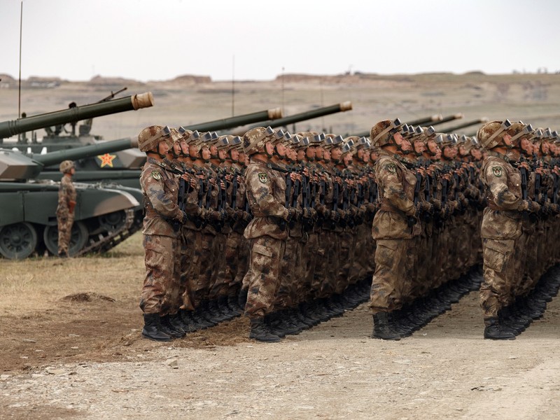 Служащие второго китайского полка С-400 завершили обучение в России
