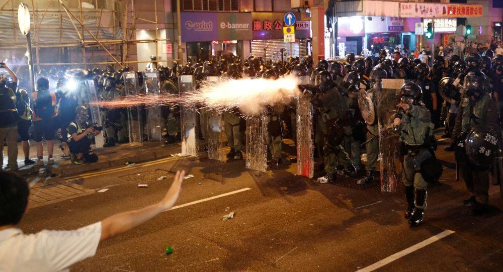 Протестующие вновь столкнулись с полицией Гонконга