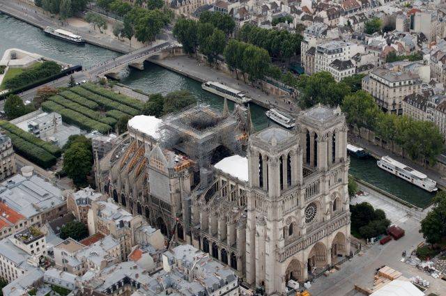 В Париже предложили построить временный собор перед Нотр-Дамом