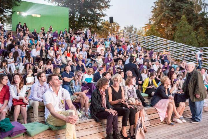 Летние кинотеатры открыли в девяти московских парках