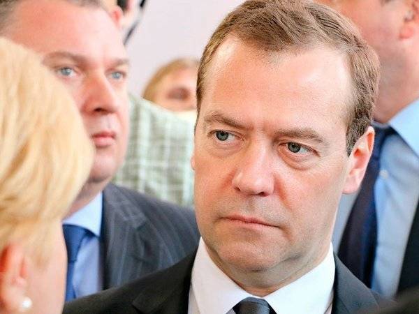 Медведев велел губернаторам проконтролировать ситуацию с лесными пожарами