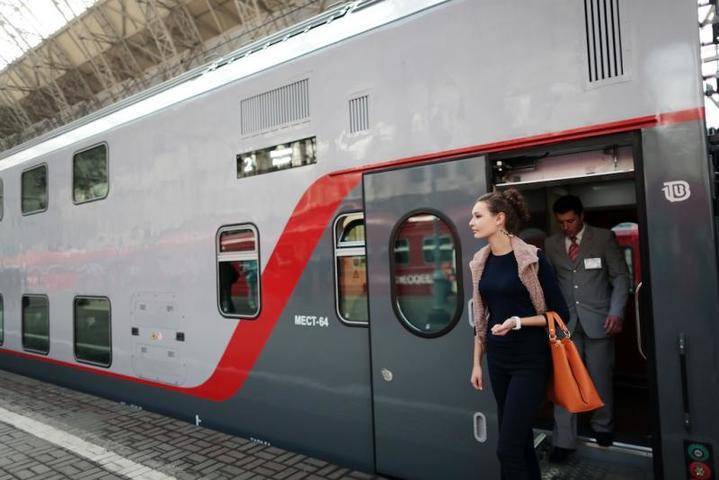 Дополнительные двухэтажные поезда запустят в августе между Москвой и Петербургом