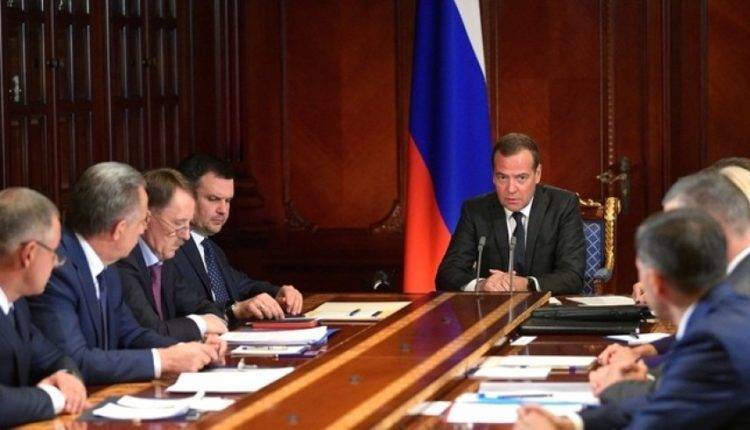 Медведев: Губернаторы лично отвечают за ситуацию с лесными пожарами