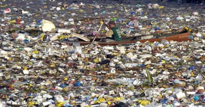Мусор в океане и космосе: земляне завалили мусором все вокруг себя