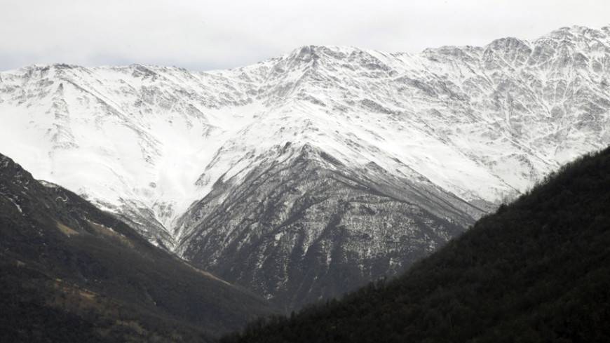 В горах Северной Осетии спасли раненых альпинистов