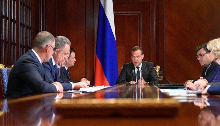 Медведев утвердил единые правила расчета прожиточного минимума пенсионеров