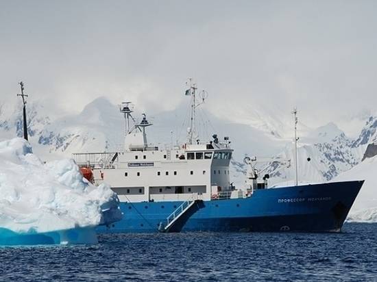 Судно «Профессор Молчанов» направили спасать яхту в Белом море