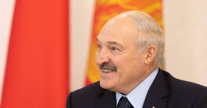 Лукашенко пригласил Зеленского в Беларусь. Тот приглашение "с удовольствием принял"
