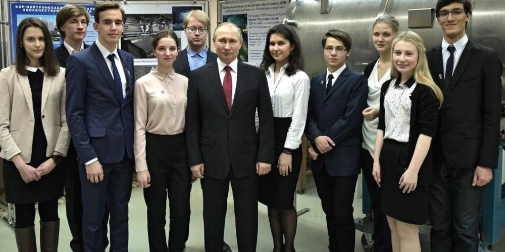 Путин поручил расширить грантовую поддержку студентов с выдающимися способностями