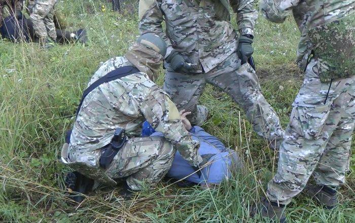 ФСБ РФ показала видео силового задержания лиц, готовящих теракт в Татарстане
