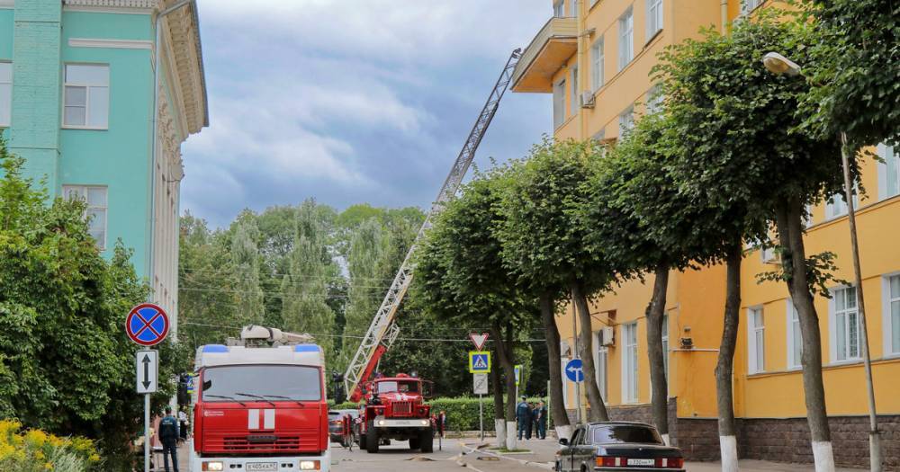 Пожарные «потушили» здание главка МВД в Смоленске