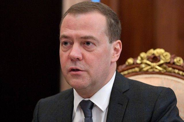 Медведев прибыл в Красноярск на совещание по лесным пожарам