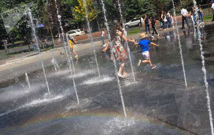 "Духов-ка": адская жара в Ереване привела к бурным спорам в соцсети