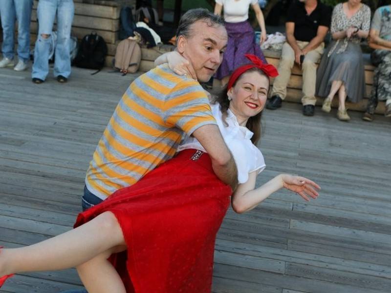 Столичные парки ждут москвичей на мастер-классы по танцам и единоборствам