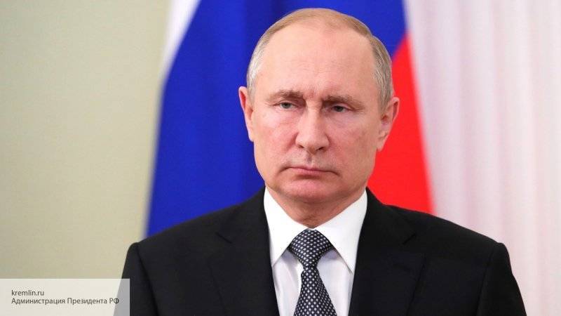 Путин поручил Минобороны принять участие в тушении пожаров