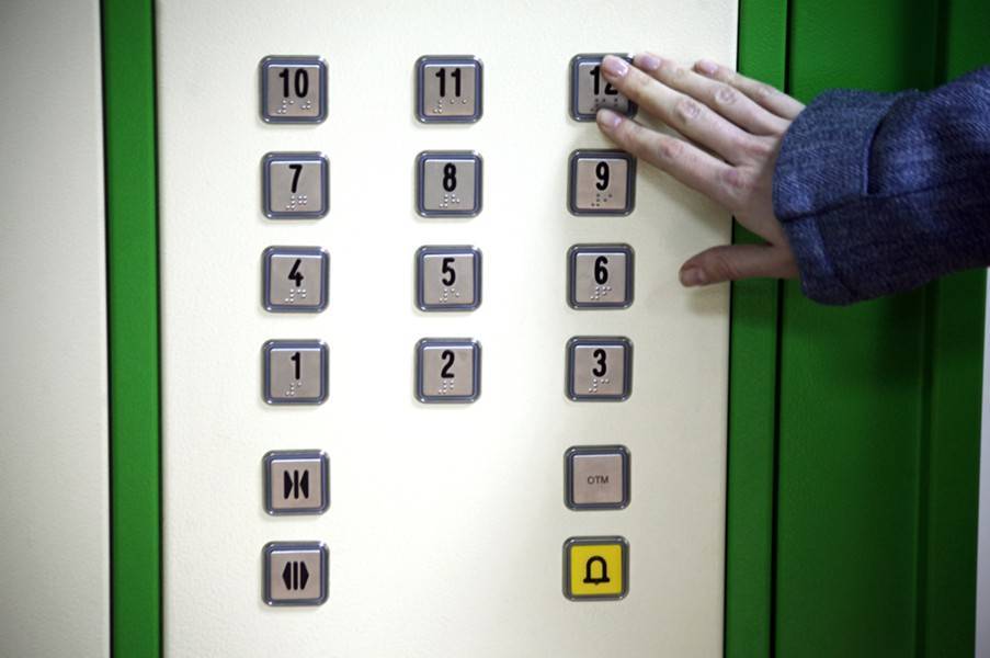 Предпринимателя ограбили в лифте дома на юго-западе Москвы