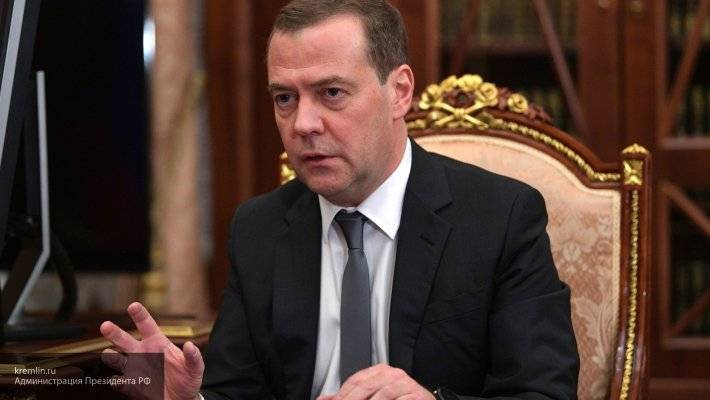Медведев прилетел в Красноярский край для оценки ситуации с пожарами