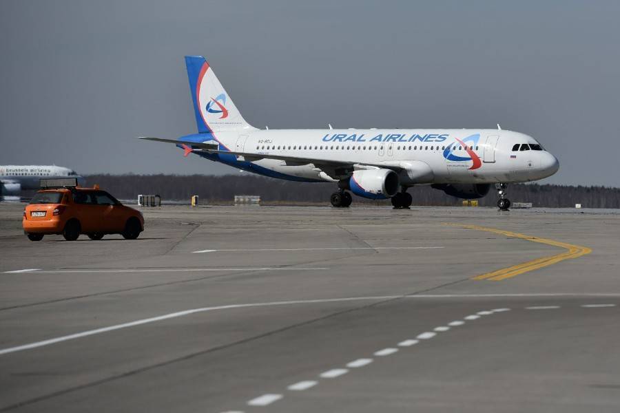 "Уральские авиалинии" опровергли попадание молнии в самолет